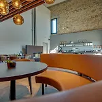 & Restaurant Five Nations ホテル 3*