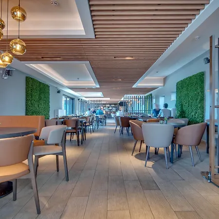 & Restaurant Five Nations 3*