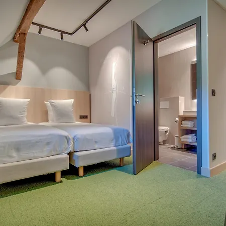 & Restaurant Five Nations ホテル