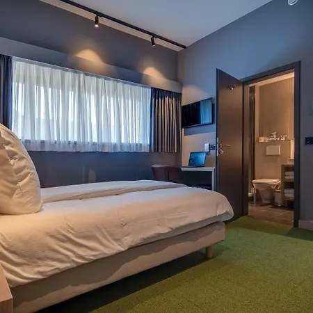 ホテル & Restaurant Five Nations デュルビュイ