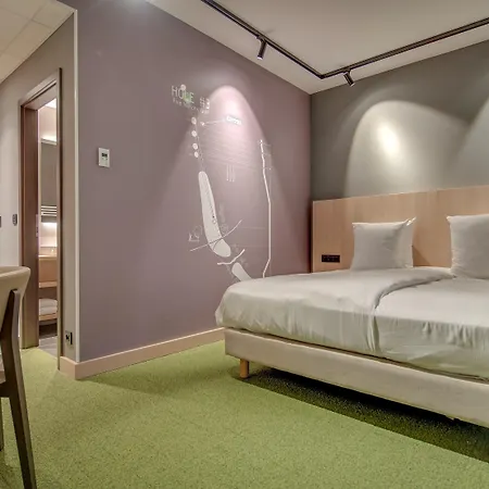 & Restaurant Five Nations ホテル 3*