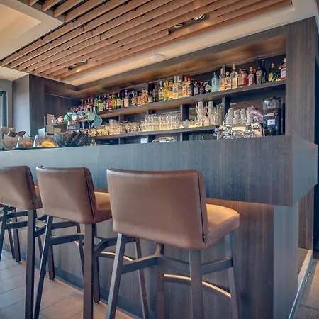 & Restaurant Five Nations デュルビュイ