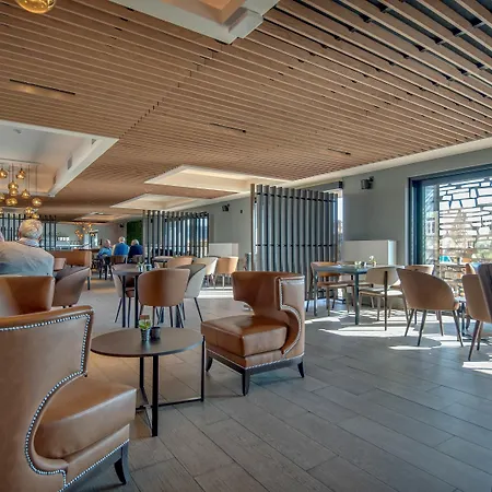 & Restaurant Five Nations 3*