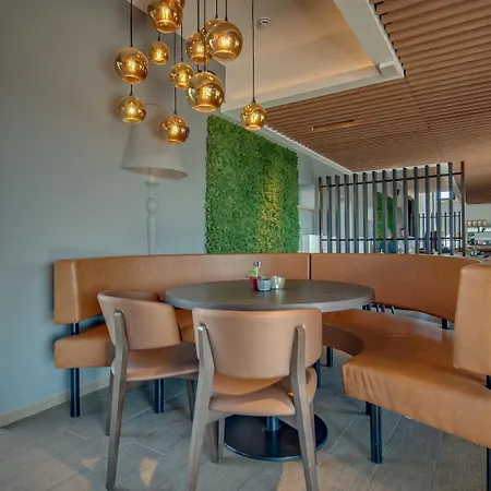 & Restaurant Five Nations
