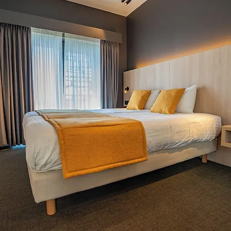 & Restaurant Five Nations מלון