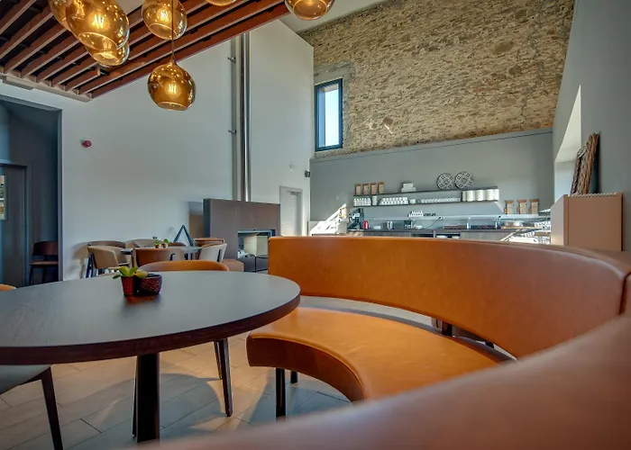 & Restaurant Five Nations Hotel 3*